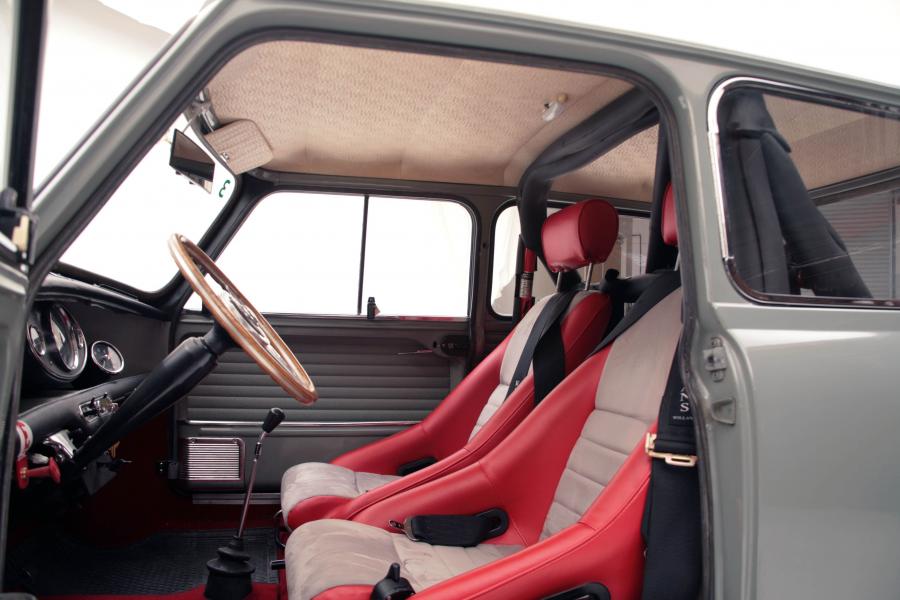 Интерьер Austin Mini Cooper S Rally (ADO15) 1964 года  (фото 6 из 25)